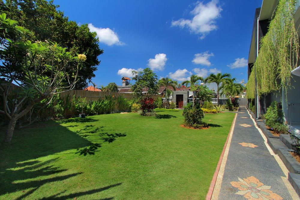 Srikandi Inn Kuta Selatan Exterior photo