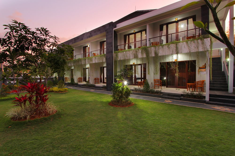 Srikandi Inn Kuta Selatan Exterior photo