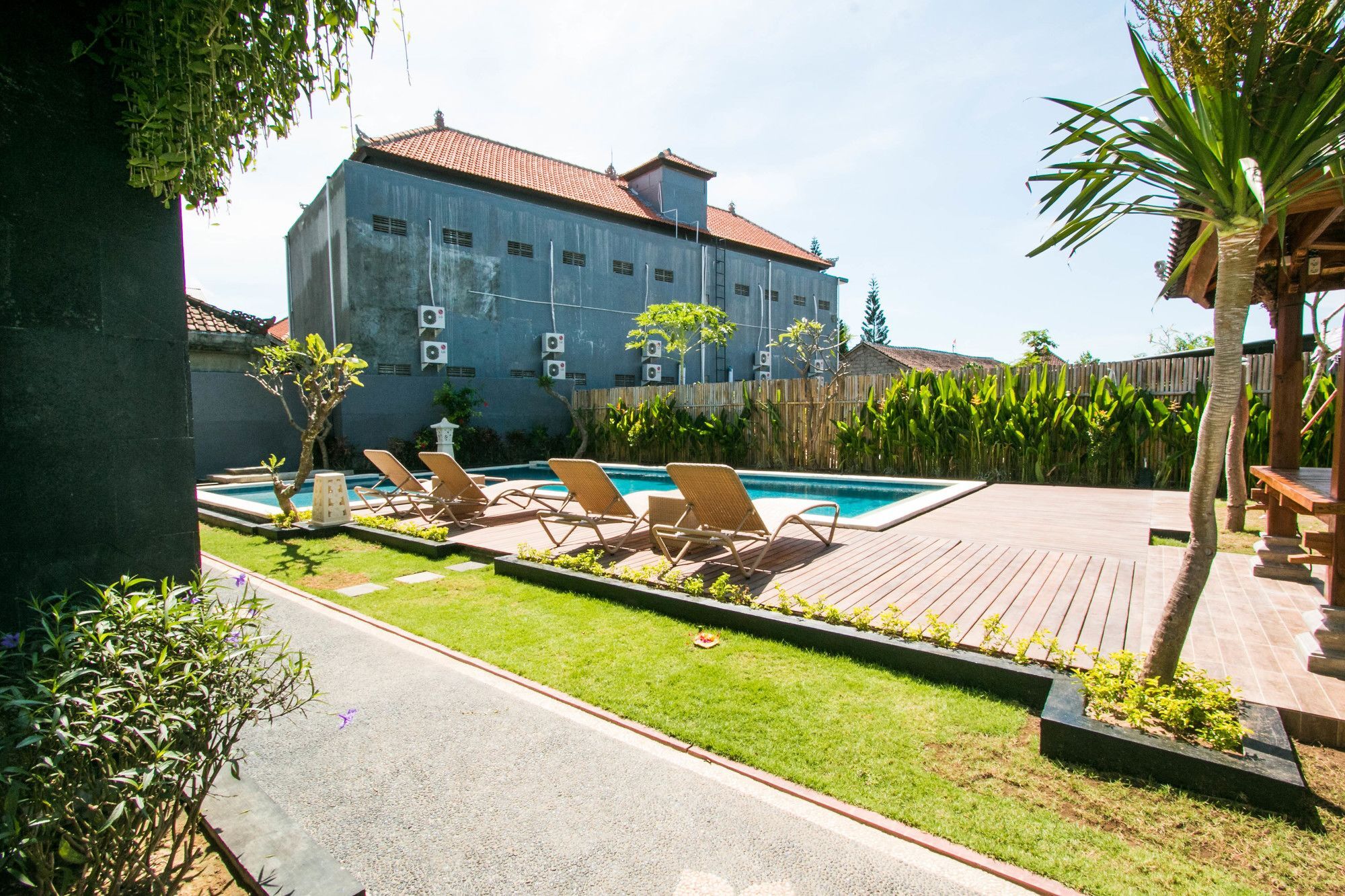 Srikandi Inn Kuta Selatan Exterior photo
