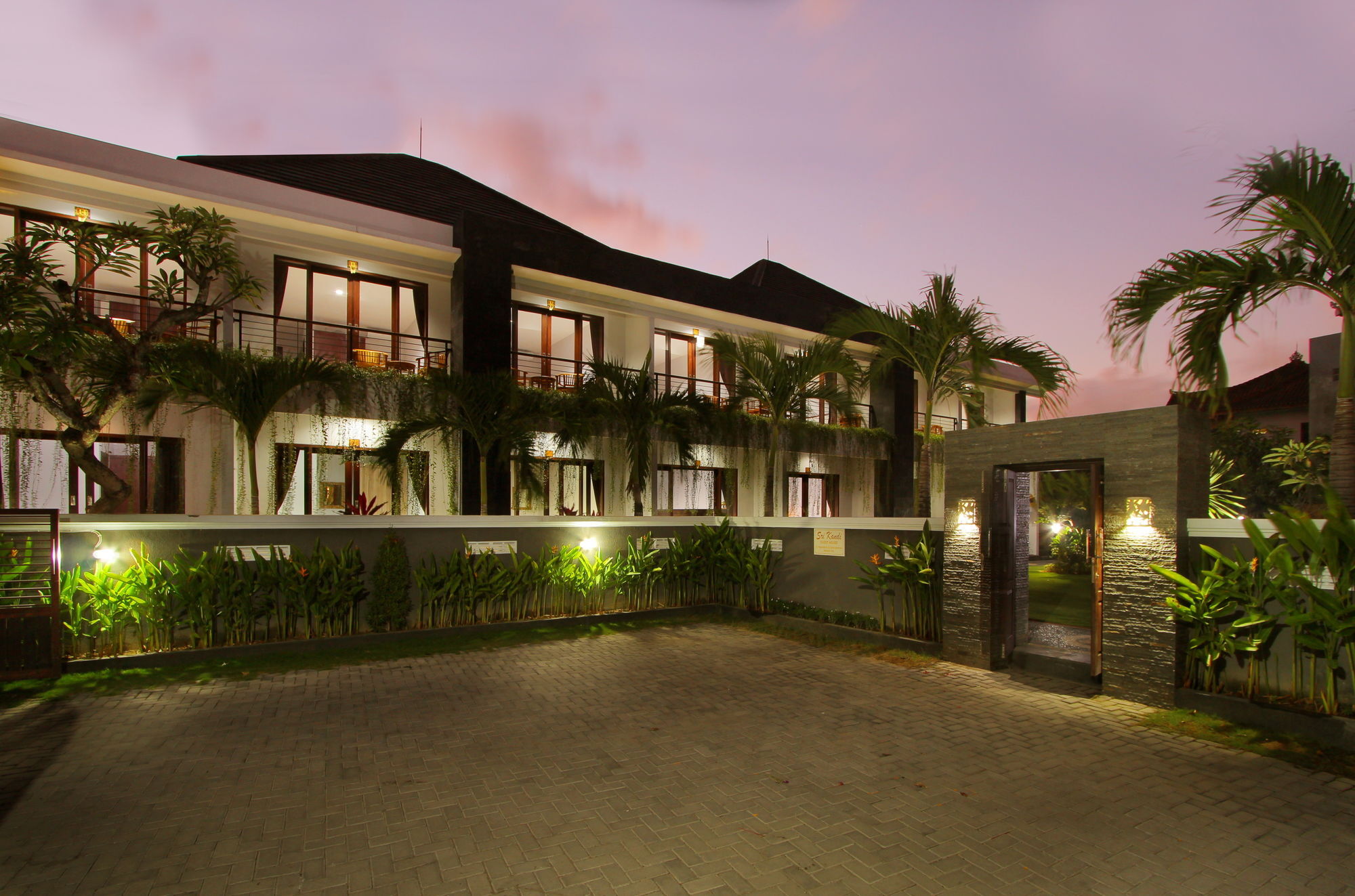 Srikandi Inn Kuta Selatan Exterior photo
