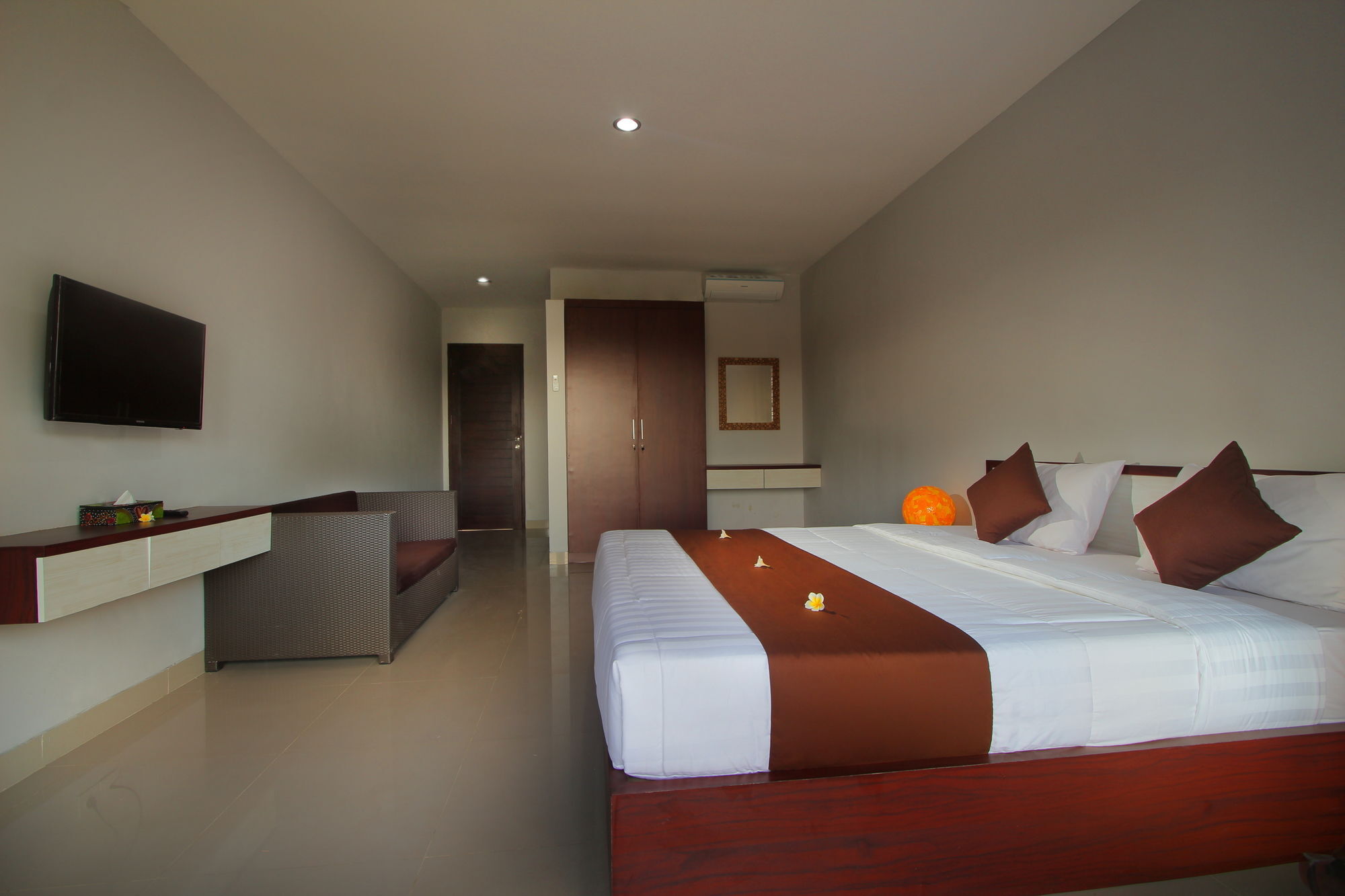 Srikandi Inn Kuta Selatan Exterior photo