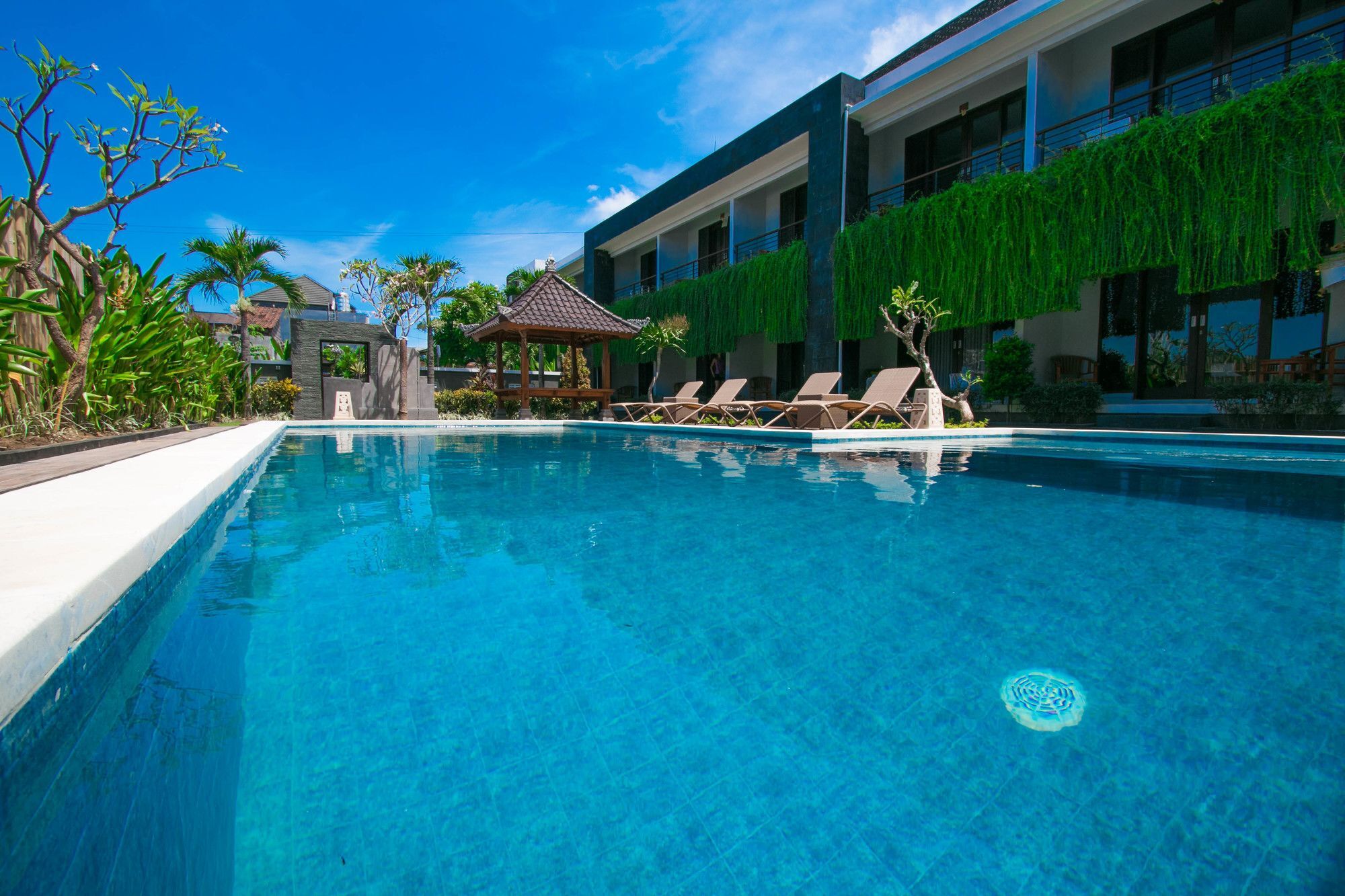 Srikandi Inn Kuta Selatan Exterior photo