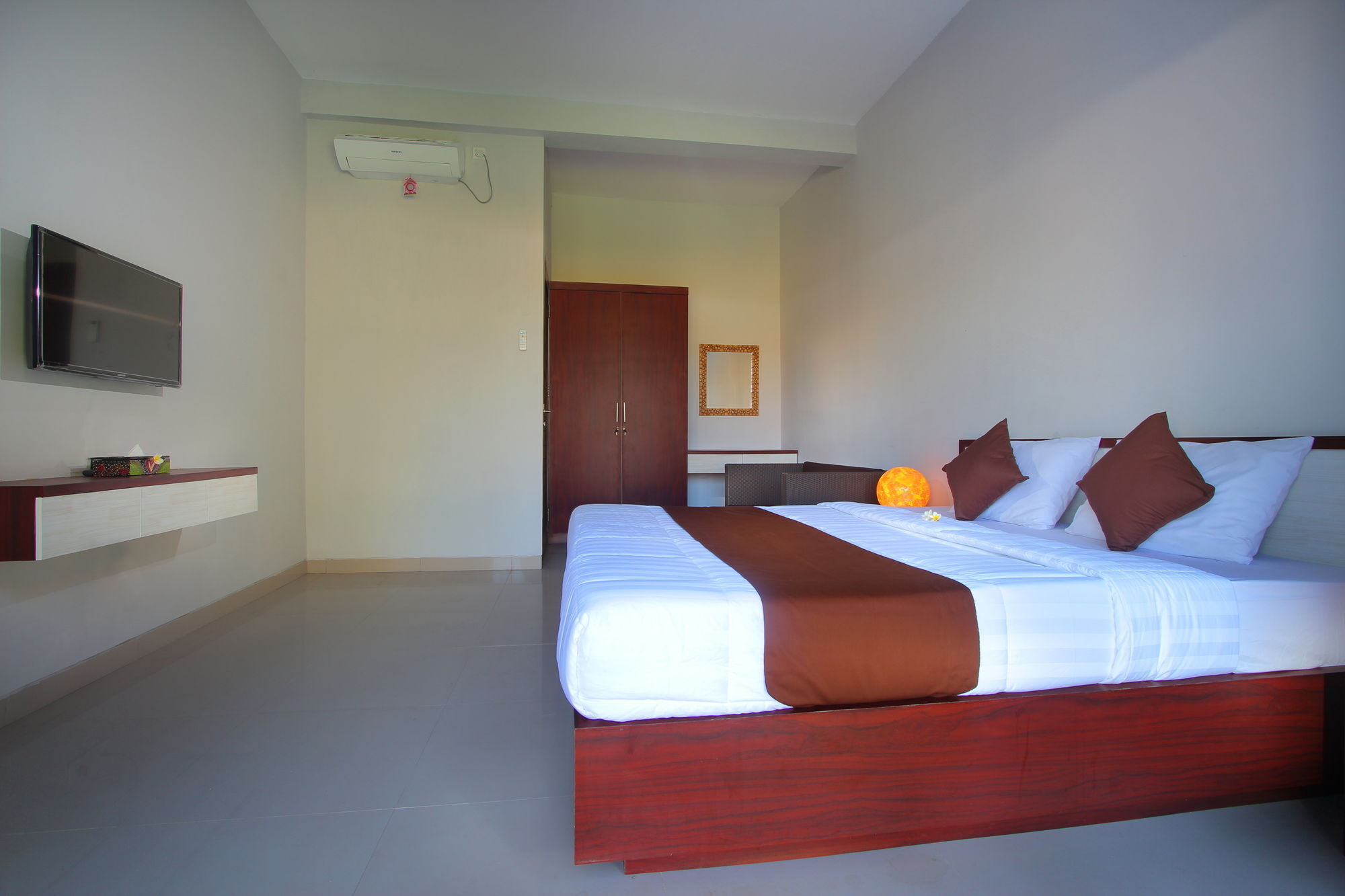 Srikandi Inn Kuta Selatan Exterior photo